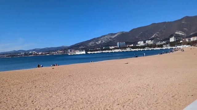Геленджик. Прогулка по набережной в марте смотреть онлайн