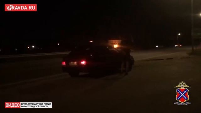 ВОЛГОГРАДСКИЕ ПОЛИЦЕЙСКИЕ ЗА ВЫХОДНЫЕ ЗАДЕРЖАЛИ 40 НЕТРЕЗВЫХ ВОДИТЕЛЕЙ смотреть онлайн