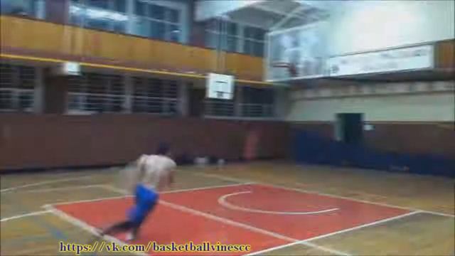 Ilya Kroha dunk under 2 feet смотреть онлайн