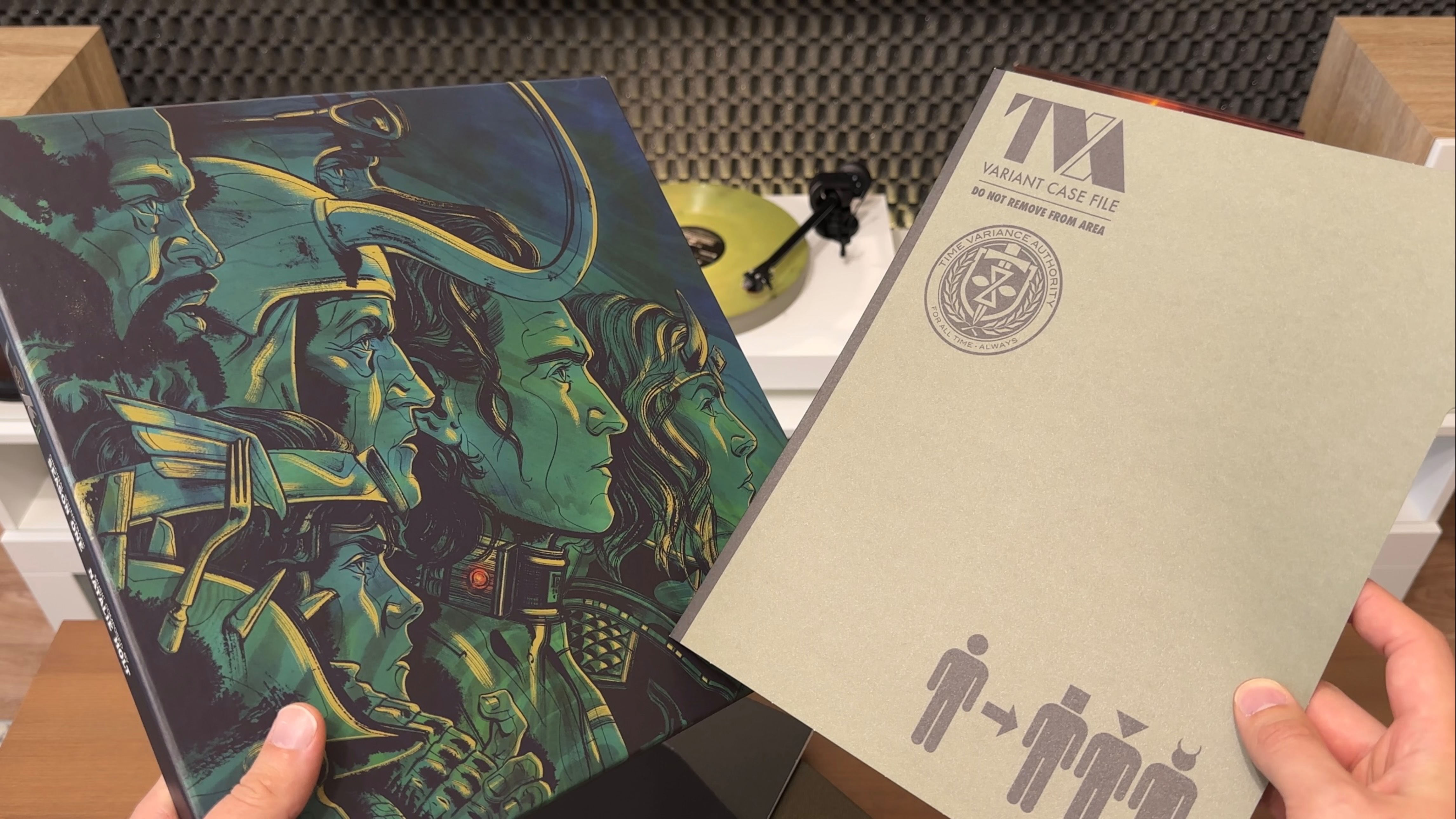 OST LOKI: Season One - Распаковка и обзор виниловой пластинки смотреть онлайн