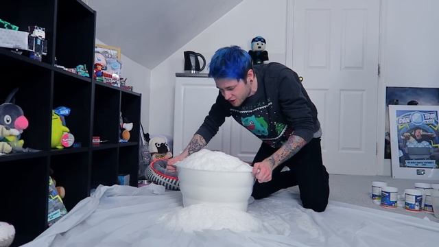 FILLING MY OFFICE WITH FAKE SNOW!!! смотреть онлайн