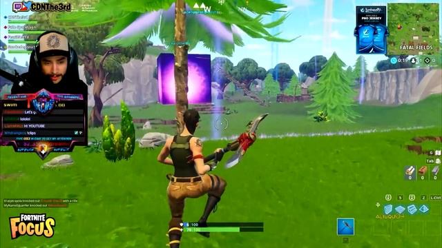 100 Players Pickaxe Each Other on the Cube! (FORTNITE ROYAL RUMBLE) смотреть онлайн