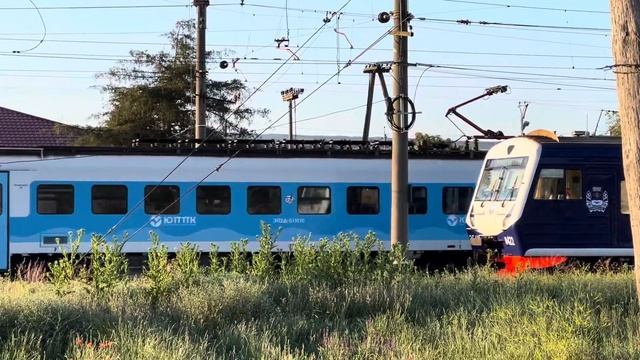 ЭП2Д-0110 прибывает на станцию Сирень смотреть онлайн