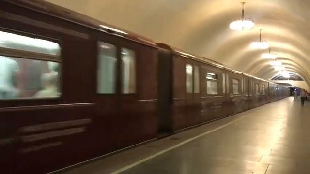 Именной поезд (81-740/741)Русич (210 лет транспортному ведомству) смотреть онлайн