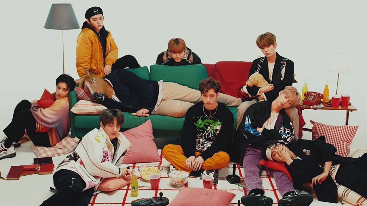 STRAY KIDZ - SKZ ON CRACK (СПАСИТЕ АЙЕНА )