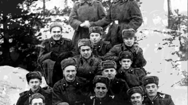 Дежурства ночные, слова позывные, походы, ученья под небом чужим... смотреть онлайн