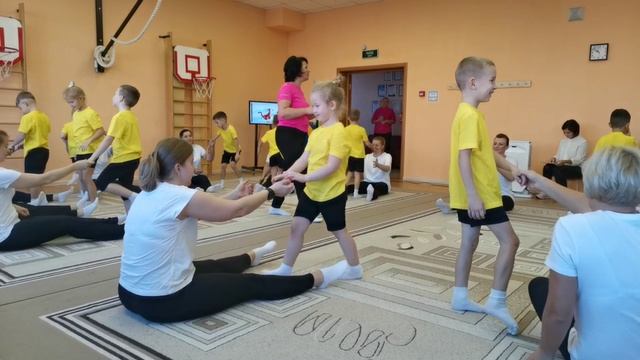 Открытое занятие по физической культуре Бурлакова Татьяна Анатольевна С мамой весело шагать!