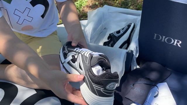 Unboxing and Review Dior B30 Sneaker in Black смотреть онлайн