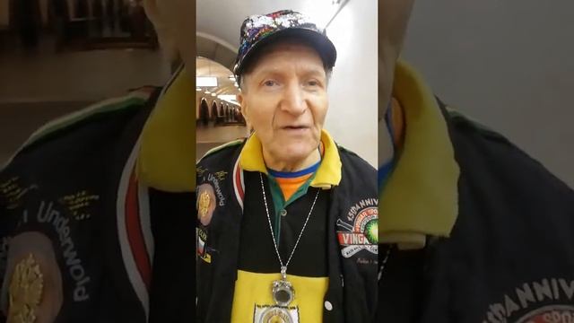 Метро, странные люди