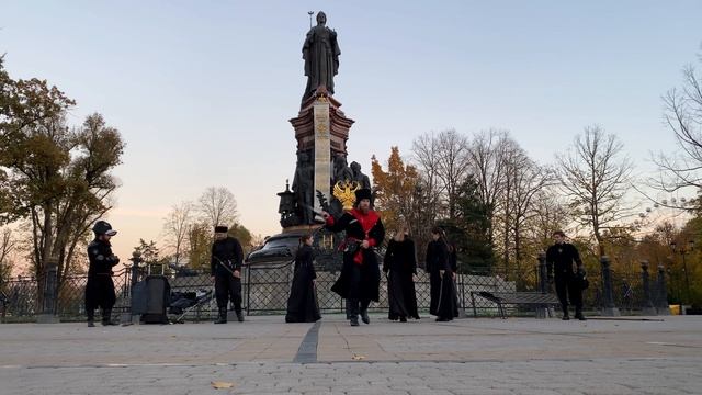 выступление у памятника Екатерины