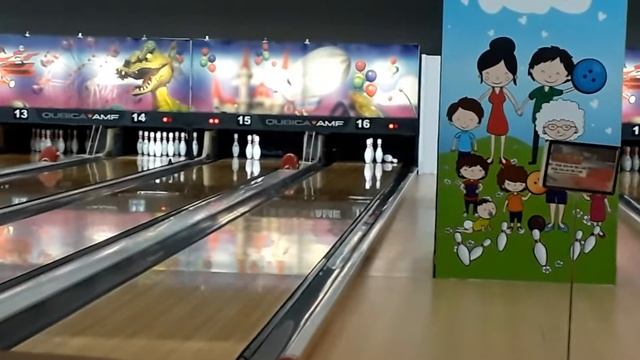 AMF Bowling Alley (8290XLi Pinspotters) смотреть онлайн