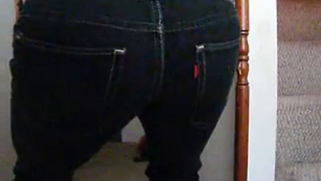 black Levis fart смотреть онлайн
