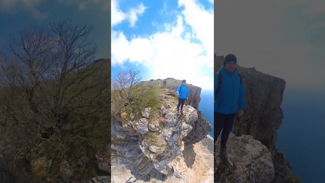 На вершине Кокия-Кая-Баш (или Кокия-Кала), что переводиться как «Голубая скала» (558,5 м) смотреть онлайн