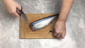 Скумбрия в рассоле кусочками  Как посолить скумбрию в домашних условиях  Засолка скумрии в рассоле