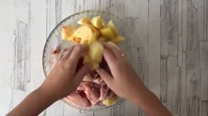 Куриные бедрышки с картошкой в духовке