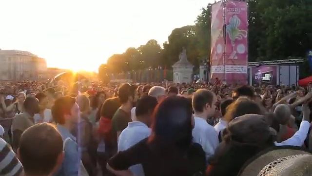 flashmob stromae fete de l'iris смотреть онлайн