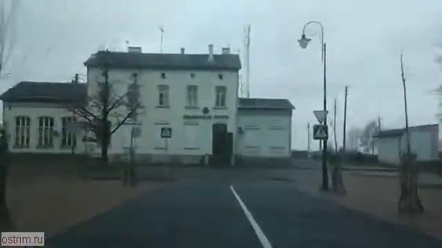 Столбы посреди проезжей части смотреть онлайн