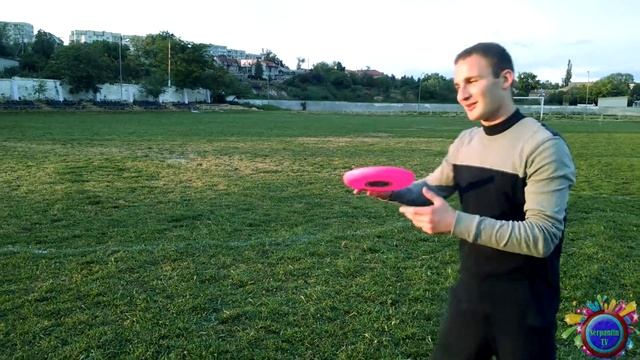 HOW TO THROW A FRISBEE/КАК БРОСАТЬ ФРИСБИ смотреть онлайн