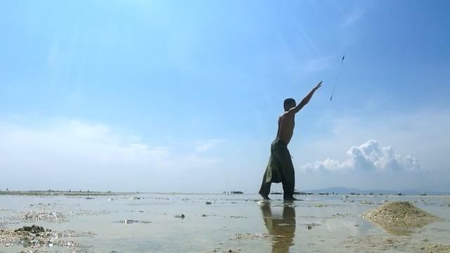 Between Sky, Sea and Earth - Ehrlich "Firechill" Ocampo on Levitation Wand смотреть онлайн