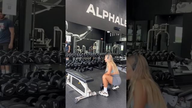 The TLC every girl needs on her 🩸 смотреть онлайн