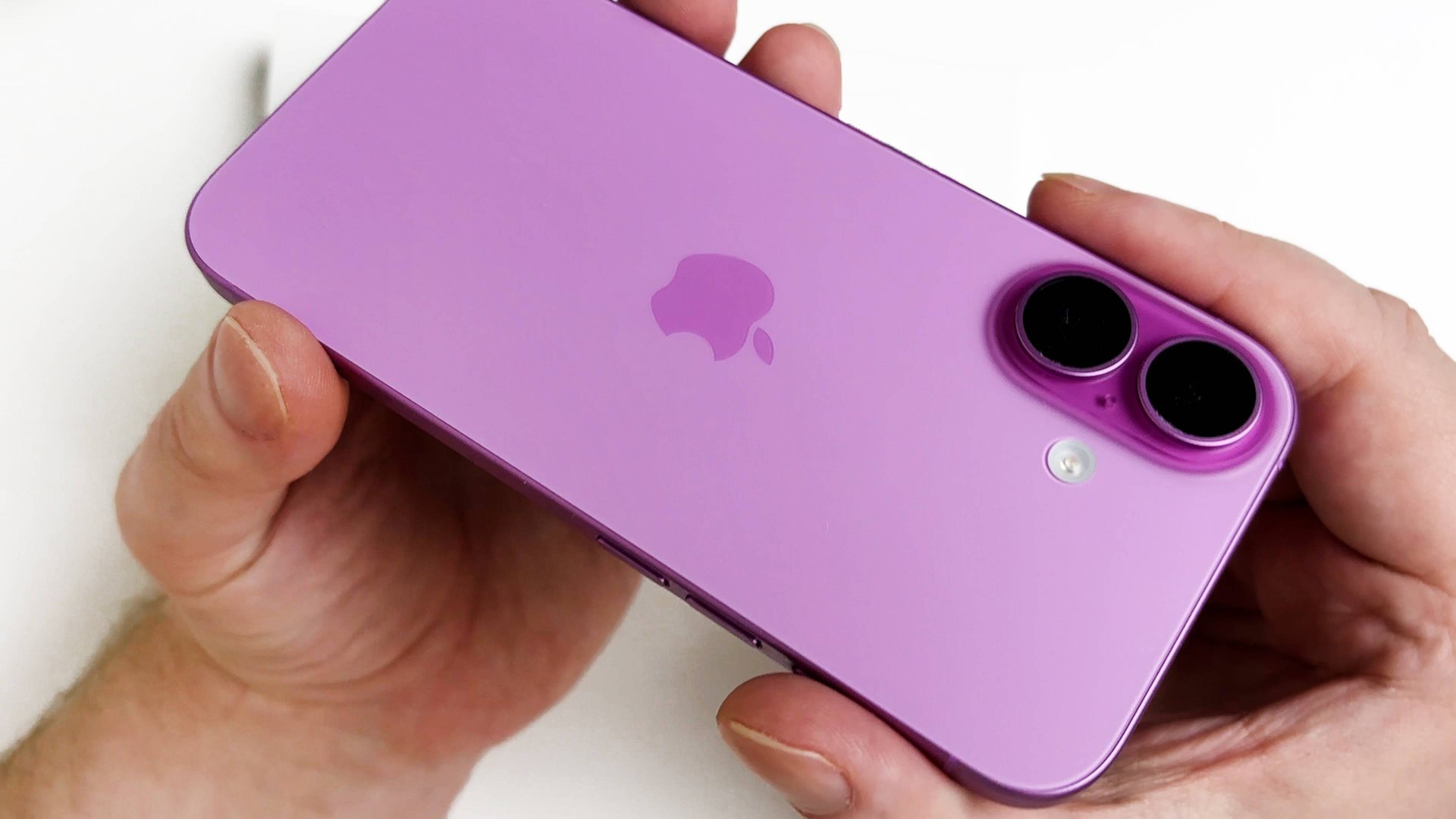 КУПИЛ iPhone 16 - КОМУ СТОИТ БРАТЬ? смотреть онлайн