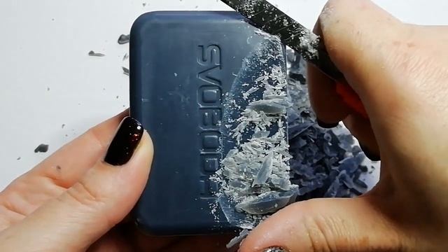 Catting dry BLACK soap 😎 Режу сухое чёрное мыло смотреть онлайн