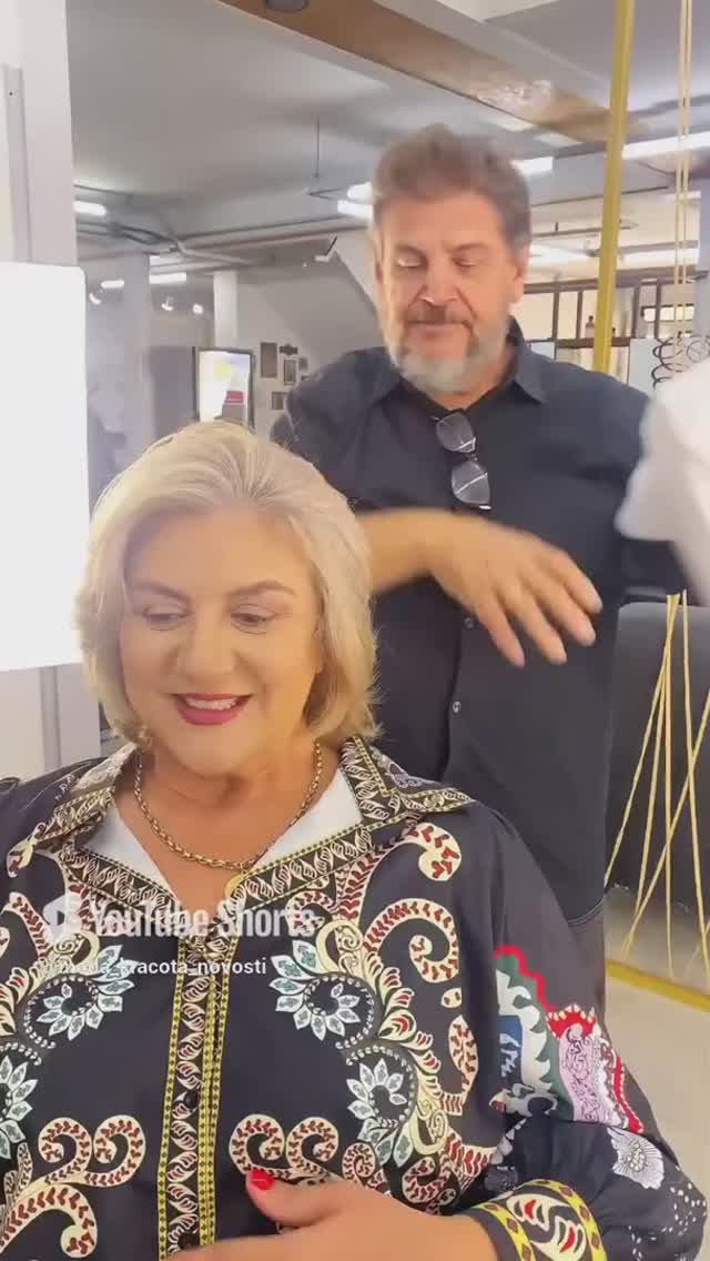 Круглый Каскад для Женщин за 55 лет 💕 смотреть онлайн