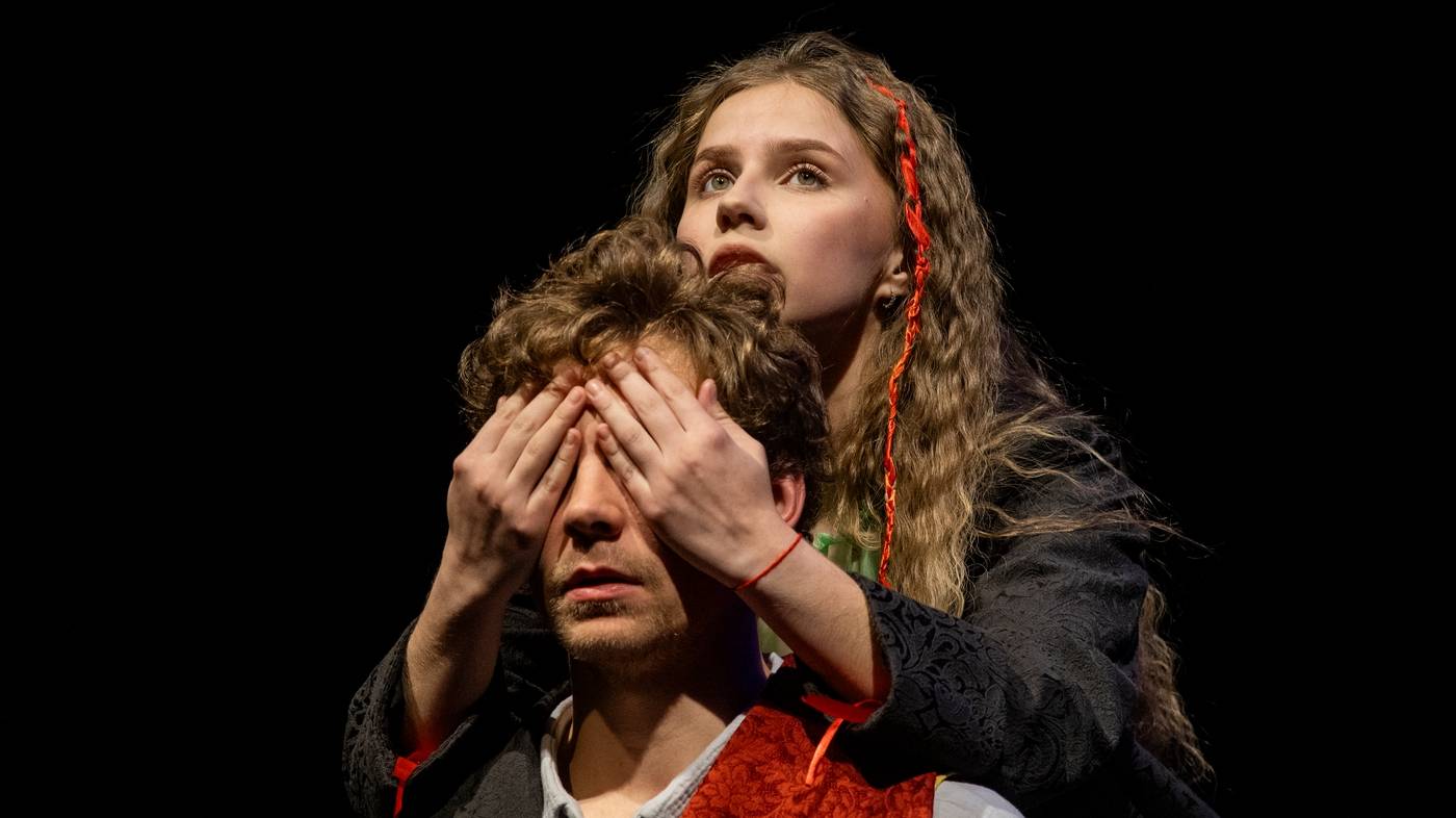 Премьера спектакля "Капитанская дочка. Взгляд" на камерной сцене Иркутского драмтеатра смотреть онлайн