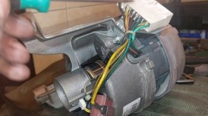 Стиральная машина Electrolux  не вращает барабан