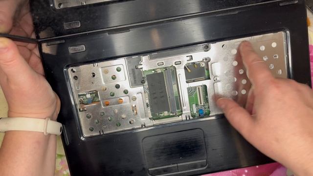 DELL INSPIRON N5050. UPGRADE. Разбор и чистка смотреть онлайн