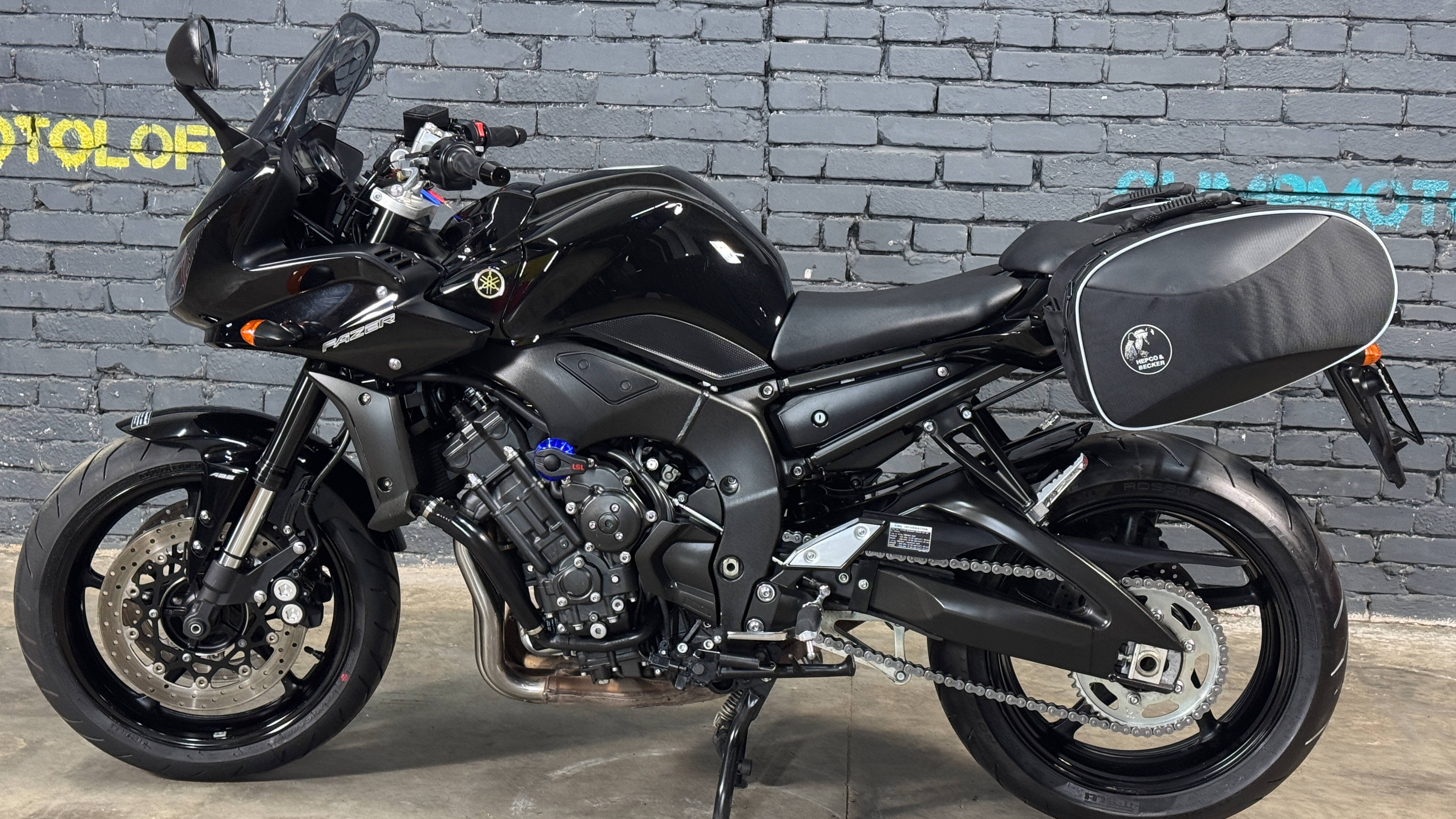 Yamaha FZ1SA 2014 Black смотреть онлайн