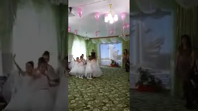 Танец в садике смотреть онлайн