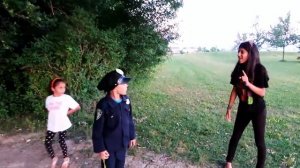 Хайди и Зидан играют в полицию