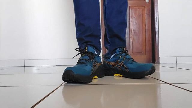 Calçando o Asics Gel Venture 9 - On Feet смотреть онлайн