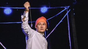 Ироничный моноспектакль "Наука о поцелуях, или Филематологии УРА!"