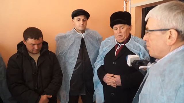 Депутаты городской Думы познакомились с обитателями совхоза "Юбилейное" смотреть онлайн