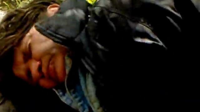 бомж спит прикол