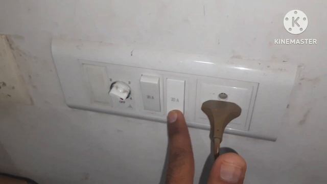 1980's Philips Pride DB 376 radio, 3 band (MW,SW1,SW2) radio. (NOT FOR SALE). смотреть онлайн