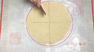 КАК ПРИГОТОВИТЬ РОГАЛИКИ НА СМЕТАНЕ И МАРГАРИНЕ? Сладкие, с повидлом, к чаю