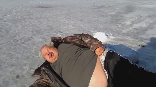 Батя, тебе нормально? (Мужик на рыбалке) HD смотреть онлайн