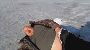 Батя, тебе нормально? (Мужик на рыбалке) HD