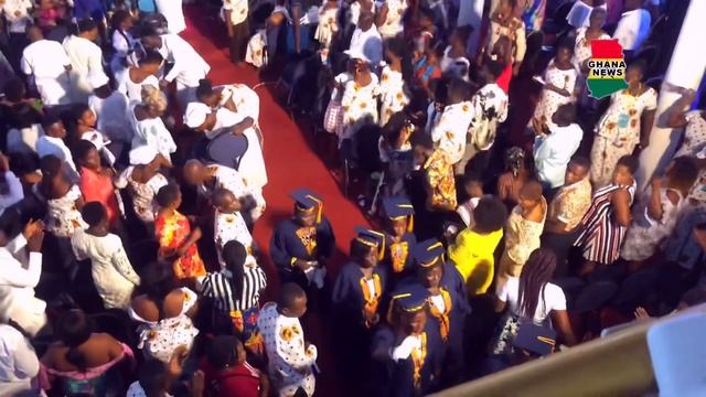 Ghanaian Pastor brings the Biblical Covenant ark to his church to collect his people’s worries смотреть онлайн
