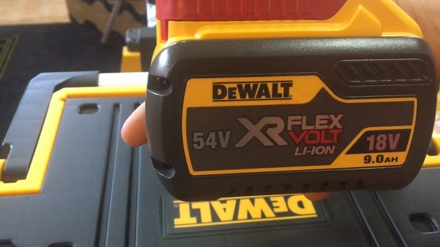 DeWALT DCB547 - DeWALT FlexVolt Akku - DeWALT Flexvolt 54 - DeWALT 18v 5ah Akku - 54v vs 18v смотреть онлайн