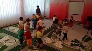 Пляска для малышей "Поссорились-помирились"