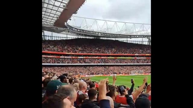 Richard in the Emirates Stadium in London on the game Arsenal with Tottenham. ⚽️ смотреть онлайн