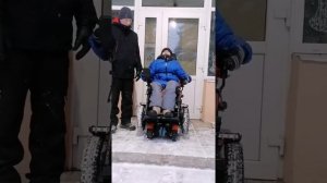 Первый подьем по лестнице на электроколяске
