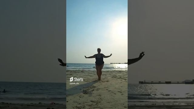 Девочка ТАНЦУЙ 👯♀️ на море в Таиланде смотреть онлайн