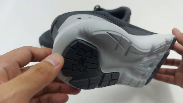 Under Armour Surge 3 Running Shoes (Pitch Gray-Halo Gray) смотреть онлайн