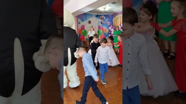 Выпускной на ура ⭐⭐⭐ смотреть онлайн