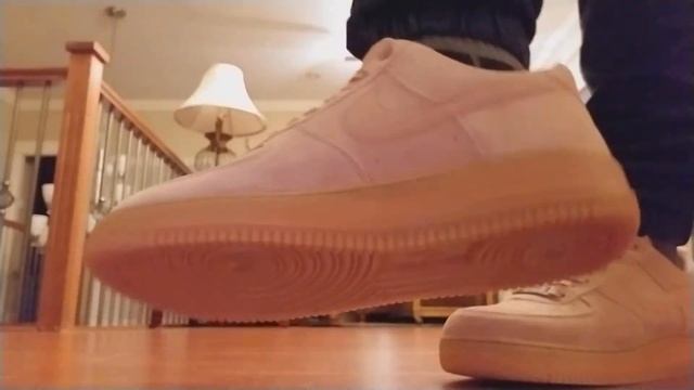 Nike Air Force 1 07 LV8 Suede Particle Pink/Gum On Feet Review! смотреть онлайн